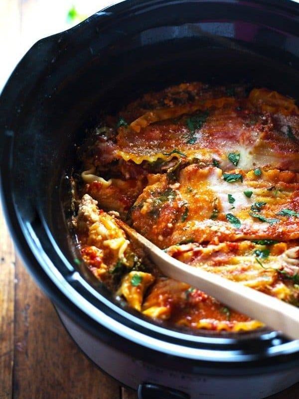 Super Easy Skinny Veggie Crockpot Lasagna - a handful of simple ingredients for a healthy family dinner. | https://strong-feel.today