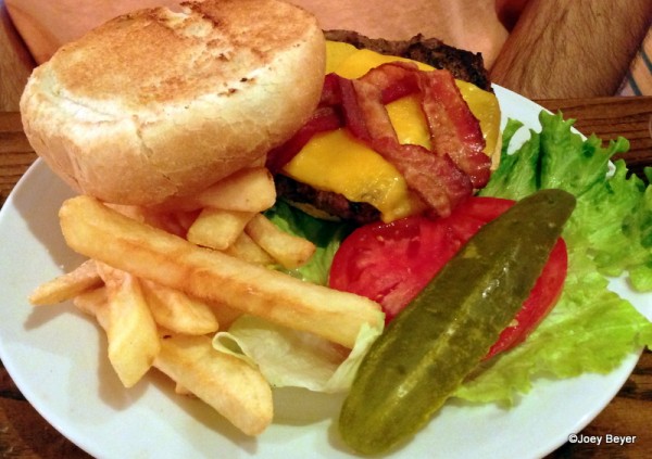 Angus Chuck Cheeseburger