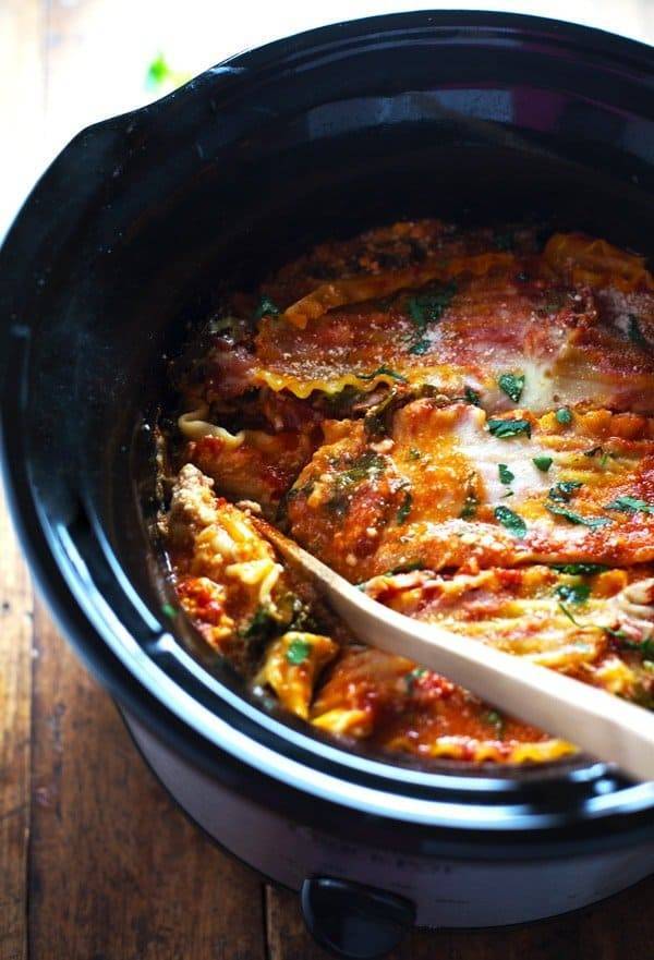 Super Easy Skinny Veggie Crockpot Lasagna - a handful of simple ingredients for a healthy family dinner. | https://strong-feel.today