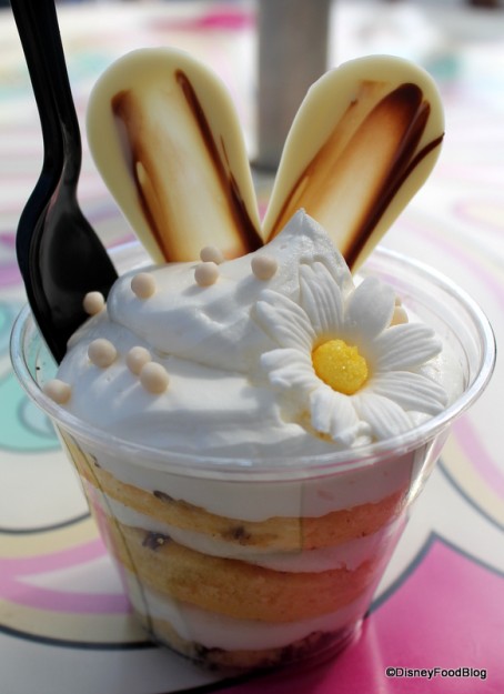 White Chocolate Rabbit Cake Cup