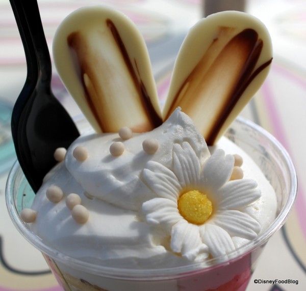 Toppings on the White Chocolate Rabbit Cake Cup