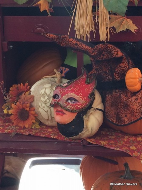 Wicked Queen with Mask Pumpkin