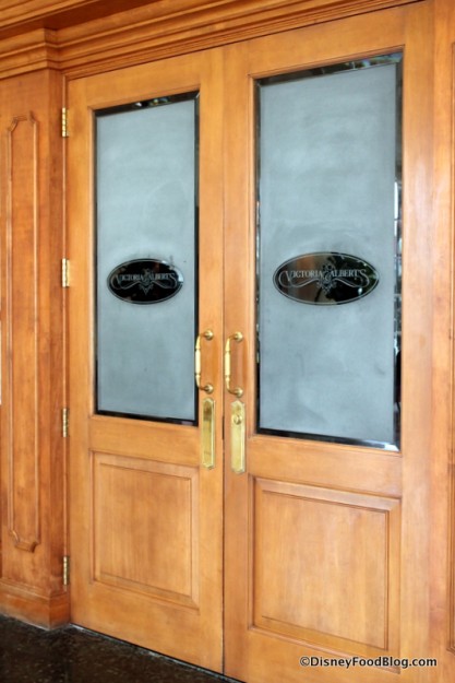 victoria and alberts door