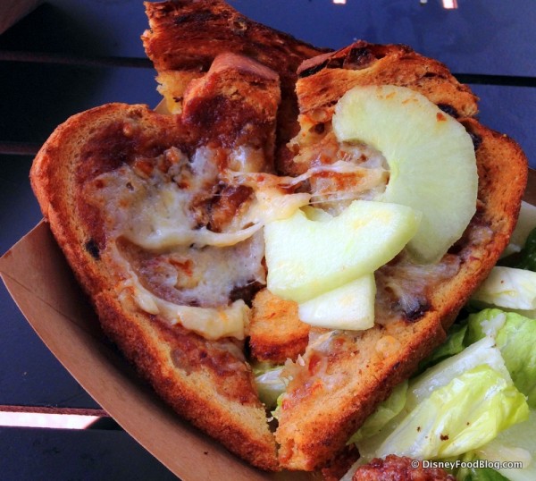 Canadian Cheddar and Apple Grilled Cheese Sandwich -- Inside