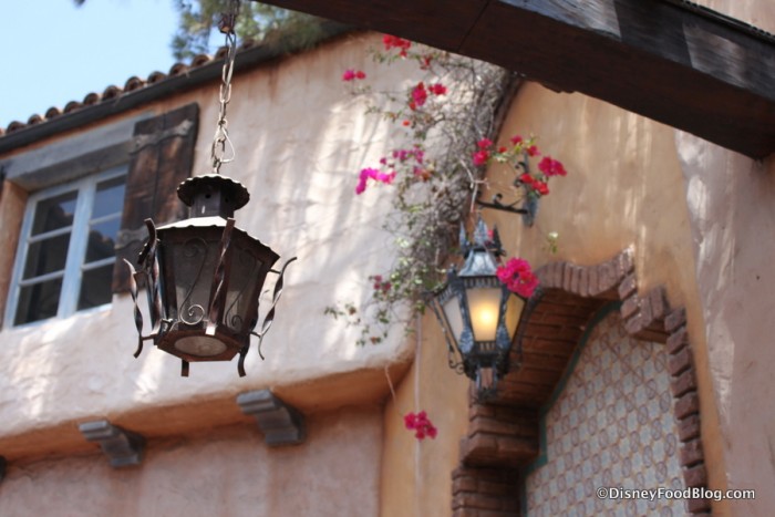 Disneyland Rancho del Zocalo_15_-decor outside