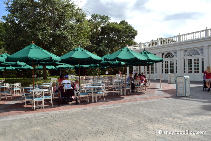 Outdoor Seating Area at Liberty Inn