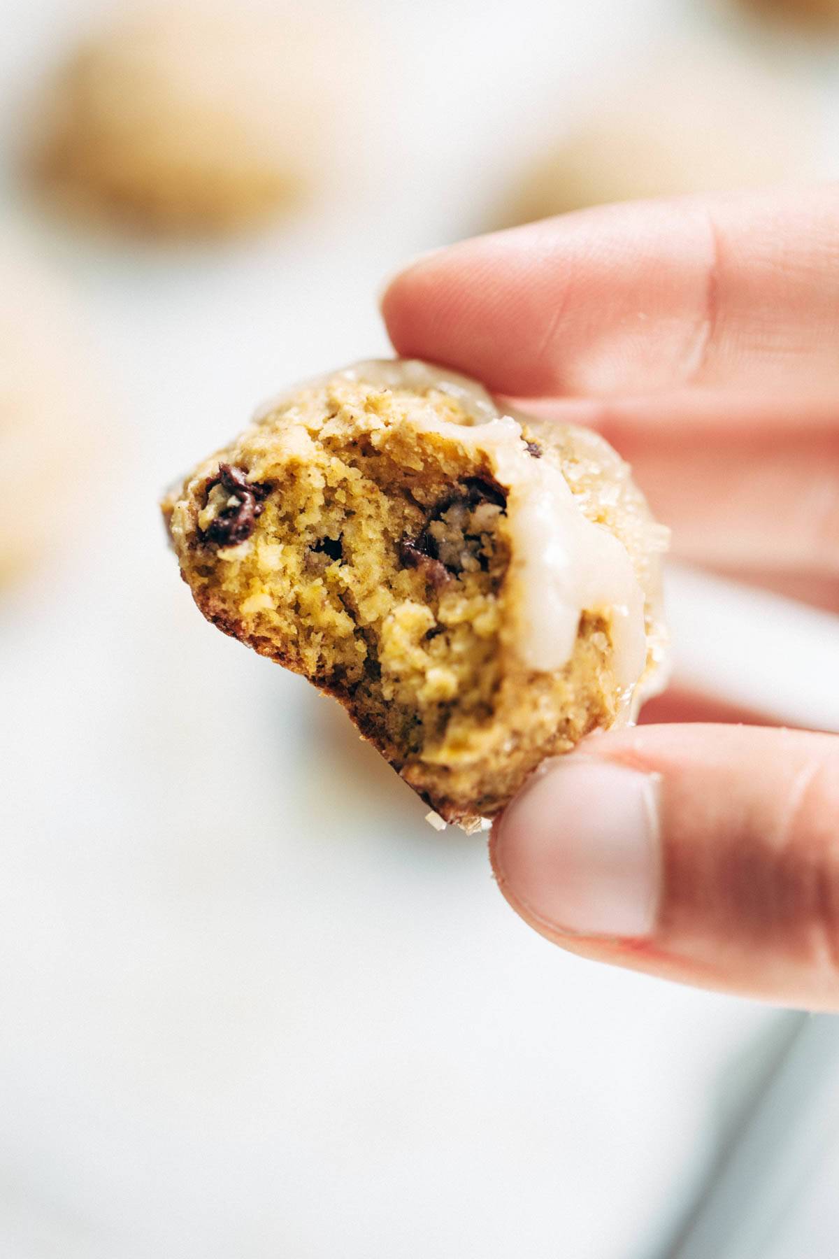 Pumpkin Bites with Maple Glaze are a MUST for pumpkin lovers! made with easy ingredients like oats, pumpkin, maple syrup, and olive oil. | pinchofyum.com